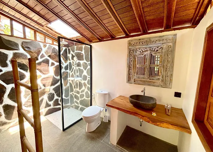 Beehive Hotel 3*